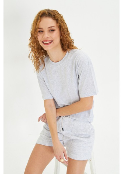 Kadın Konforlu %100 Pamuk Kısa Kollu Günlük Tişört fırsatları