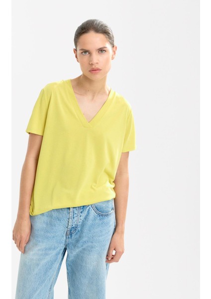 V-Yaka Basic T-Shirt