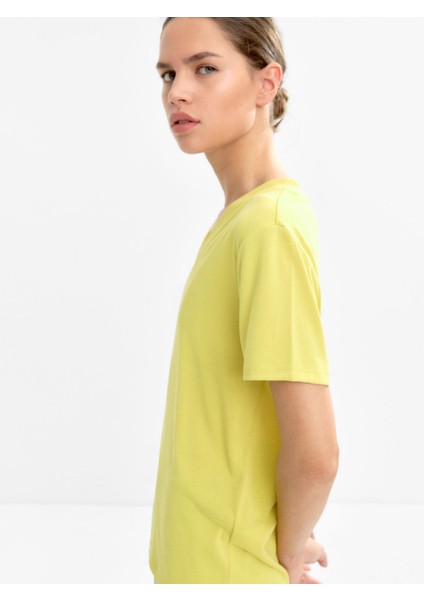 V-Yaka Basic T-Shirt