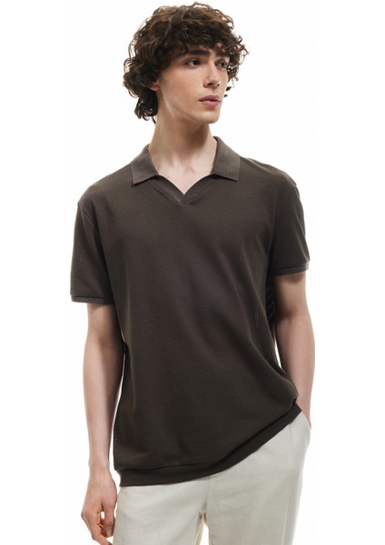 Dokulu Regular Fit Kısa Kollu V Yaka Polo Tişört