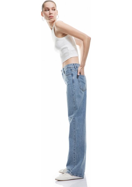 Pamuklu Normal Bel Taş Detaylı Straight Fit Jean fiyatları