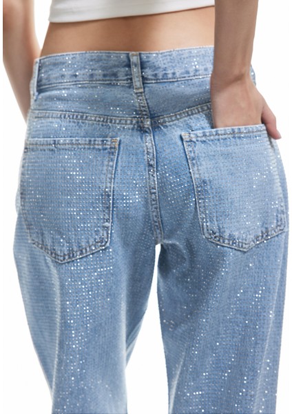 Pamuklu Normal Bel Taş Detaylı Straight Fit Jean fırsatları