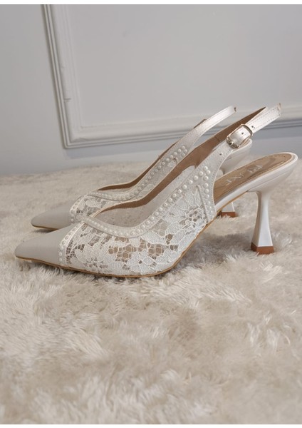 Lace Dantel ve Inci Taş Detaylı Sivri Burun Topuk Dekolteli 7 cm Kadeh Topuk Gelin Ayakkabısı