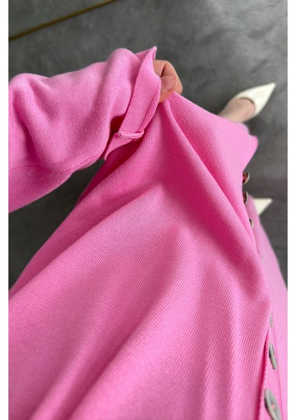 V Yaka Düğmeli Triko Elbise- Pembe