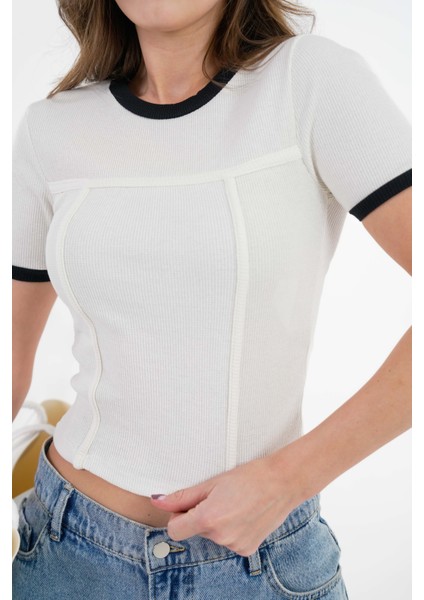 Beyaz Yaka ve Kol Garni Detaylı Biyeli Fitilli Örme Crop Bluz fiyatları