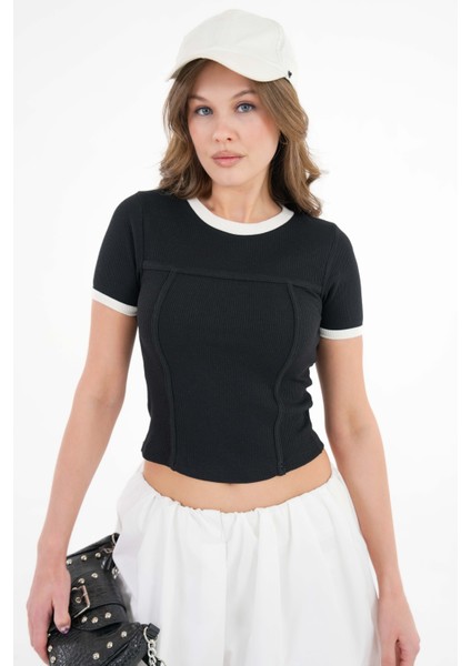 Siyah Yaka ve Kol Garni Detaylı Biyeli Fitilli Örme Crop Bluz
