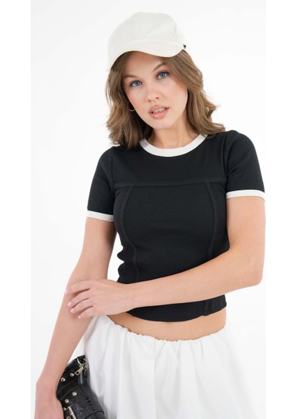 Siyah Yaka ve Kol Garni Detaylı Biyeli Fitilli Örme Crop Bluz fiyatları