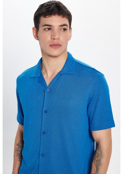 Erkek Slim Fit Dar Kesim Kısa Kollu Örme Doku Apaş Yaka Saks Mavi Gömlek