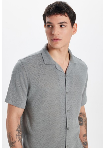 Erkek Slim Fit Dar Kesim Kısa Kollu Örme Doku Apaş Yaka Gri Gömlek