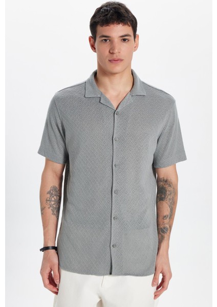 Erkek Slim Fit Dar Kesim Kısa Kollu Örme Doku Apaş Yaka Gri Gömlek
