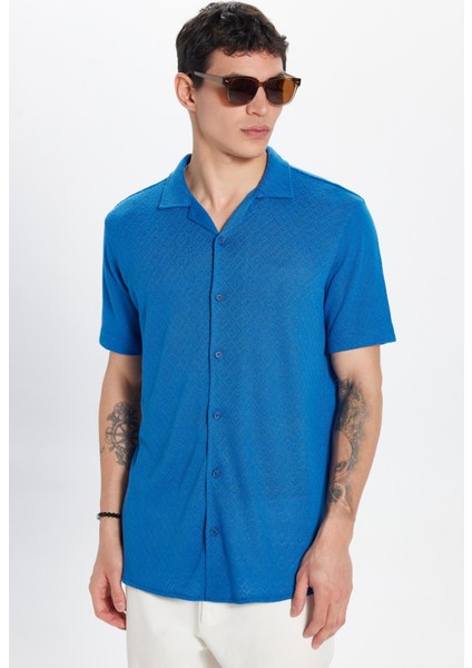 Erkek Slim Fit Dar Kesim Kısa Kollu Örme Doku Apaş Yaka Saks Mavi Gömlek