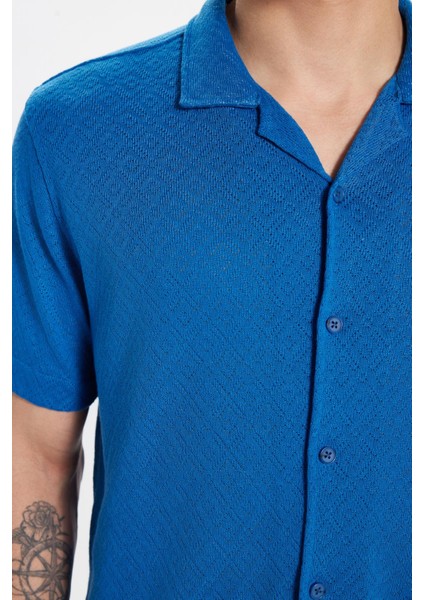 Erkek Slim Fit Dar Kesim Kısa Kollu Örme Doku Apaş Yaka Saks Mavi Gömlek