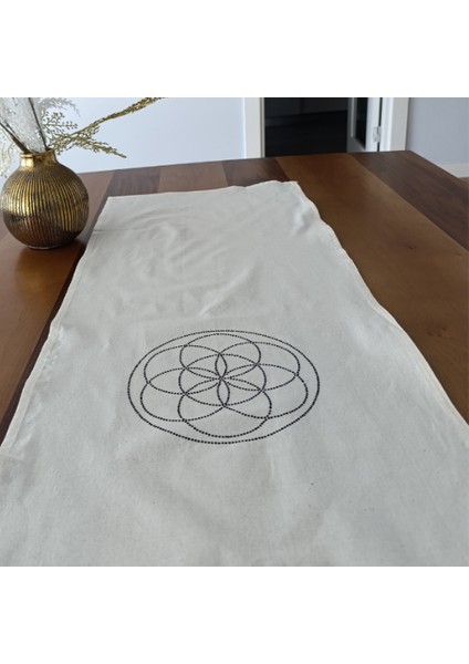 Yaşam Çiçeği Işlemeli Runner 140*40 cm Yenilnme ve Bereket Temalı Özel Tasarım Runner