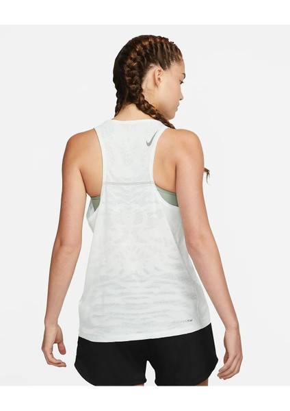 Dri-Fıt Adv Run Division Özel Olarak Geliştirilen Kadın Koşu Atleti fiyatları