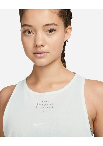 Dri-Fıt Adv Run Division Özel Olarak Geliştirilen Kadın Koşu Atleti modelleri