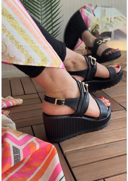 Gitay Siyah Cilt Dolgu Topuk Sandalet