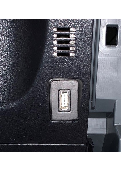 T10 USB İçin Toyota 4runner USB Tutucu T5335909