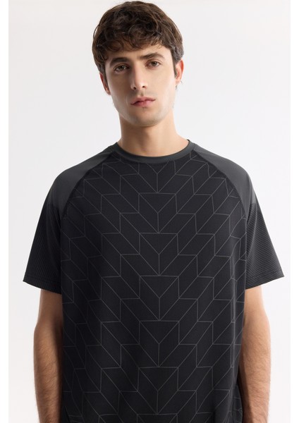 Erkek Siyah Bisiklet Yaka Geometrik Desenli Bloklu Teknik Kumaş Detaylı T-shirt A51Y1160