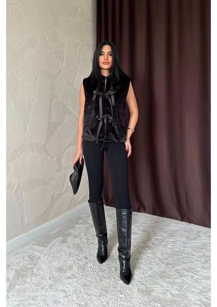 Siyah Fiyonklu Peluş Yelek