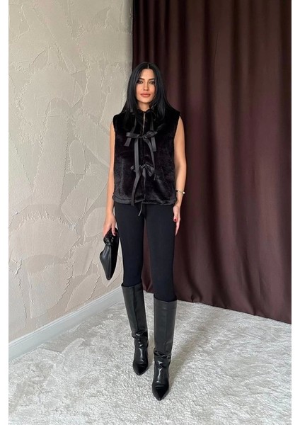 Siyah Fiyonklu Peluş Yelek