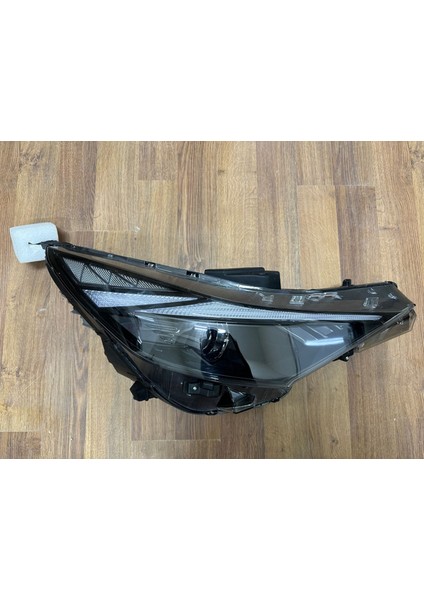Hyundai Elantra Sağ Far Lambası Ledli Beyinli Tip 2021-2023