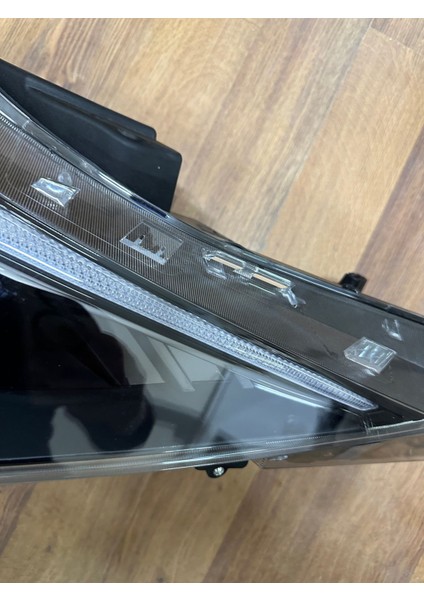 Hyundai Elantra Sağ Far Lambası Ledli Beyinli Tip 2021-2023 modelleri