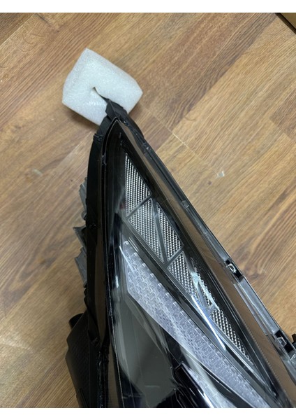 Hyundai Elantra Sağ Far Lambası Ledli Beyinli Tip 2021-2023 fırsatları