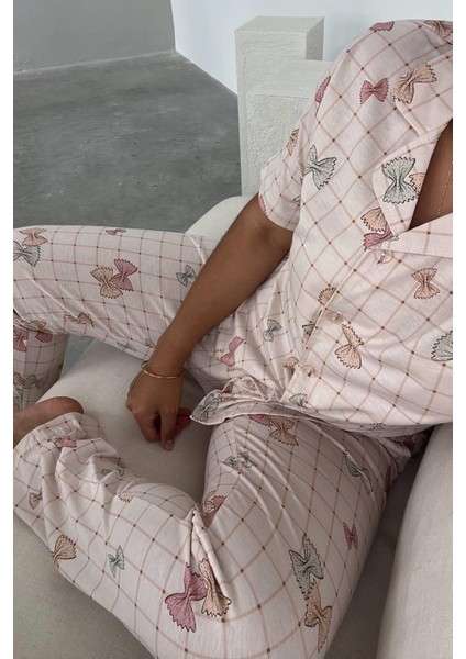Pembe Fiyonk Desenli Pijama Takımı