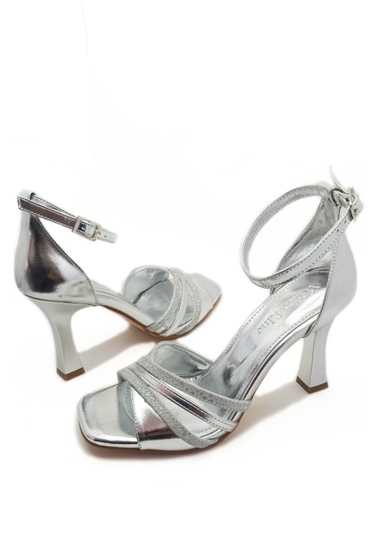 Gümüş Renk Bantlı Bilekten Kemerli Kadeh Topuk Kadın Abiye Ayakkabı fiyatları