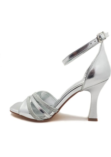 Gümüş Renk Bantlı Bilekten Kemerli Kadeh Topuk Kadın Abiye Ayakkabı modelleri