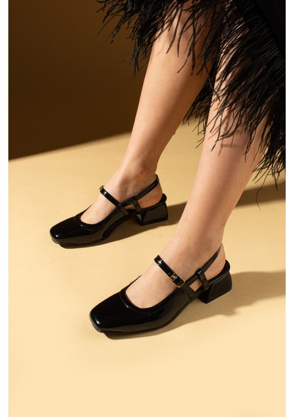 Küt Burunlu Tokalı Arkası Açık Kadın Topuklu Ayakkabı 53-56-25RUGAN