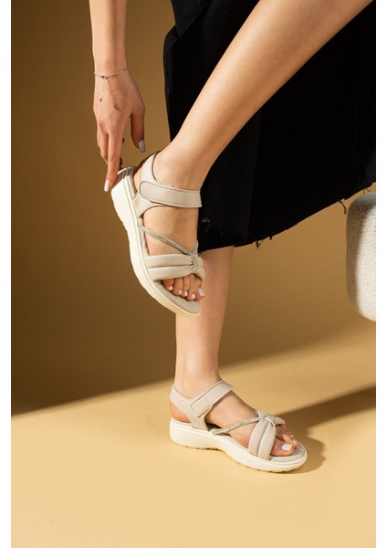 Taş Detaylı Masaj Tabanlı Cırtlı Kadın Sandalet 59-63-25 modelleri