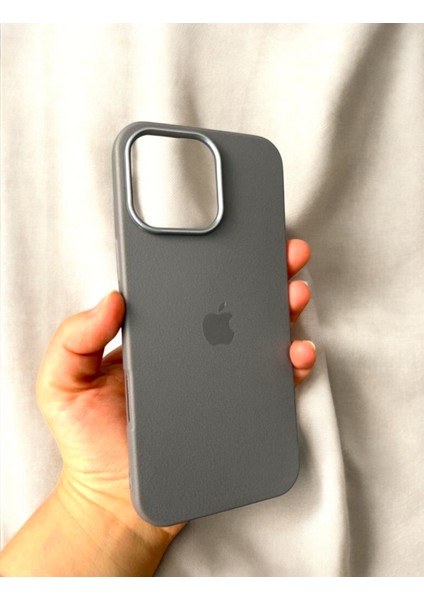 Apple iPhone 13 / 14 Uyumlu Logolu Deri Görünümlü Silikon Kılıf / Kapak