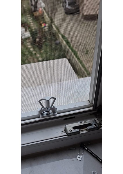 Kedi Sineklik Kilidi / Beyaz Renk / Menteşeli Dışarı Açılır Sineklikler İçin Uygundur. / Sineklik Kiliti / Sürgülü Kilit