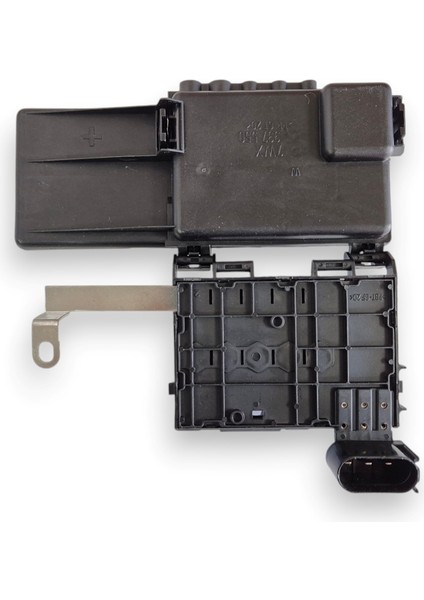Seat Leon 2000-2001 Sigorta Kutusu Akü Üstü Dikey Soket 1J0937617C