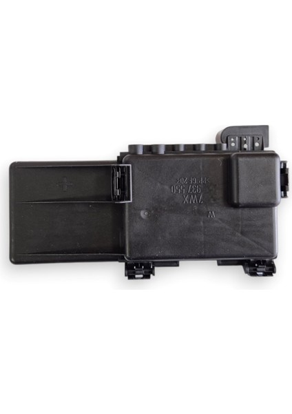 Vw Bora 1999-2001 Sigorta Kutusu Akü Üstü Dikey Soket 1J0937617C