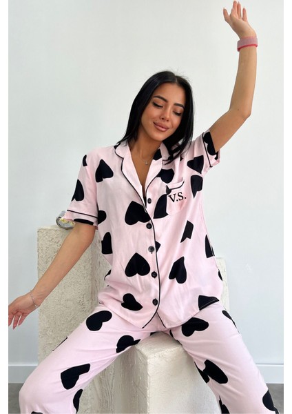 Kadın Pembe-Siyah Kısa Kollu Pijama Takım Pamuklu Düğmeli Kalp Baskılı Biyeli Rahat