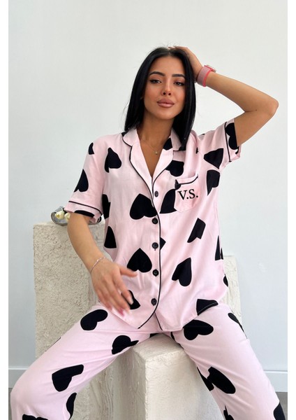 Kadın Pembe-Siyah Kısa Kollu Pijama Takım Pamuklu Düğmeli Kalp Baskılı Biyeli Rahat