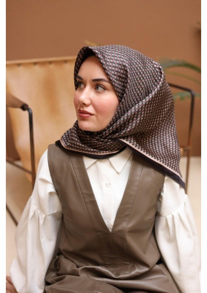 Yeşil Geometrik Desen Tivil Ipek Eşarp IST11421-41