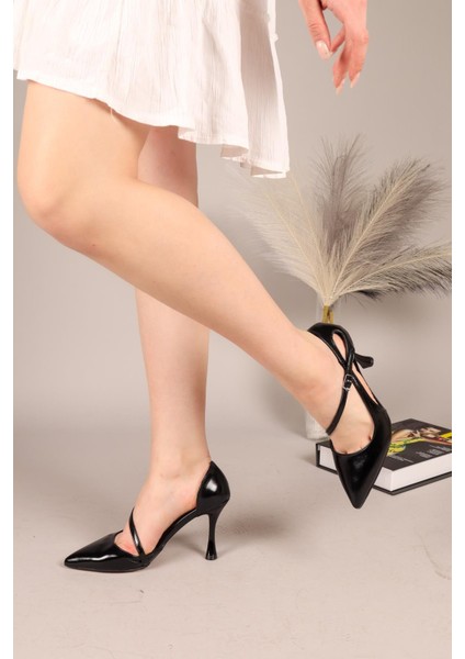 Velora Yan Dekolteli Topuklu Ayakkabı Siyah fiyatları