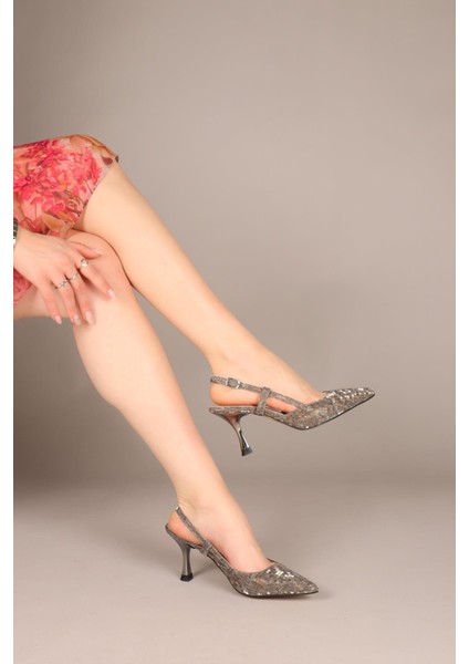 Saphire Kare Dokulu Stiletto Platin