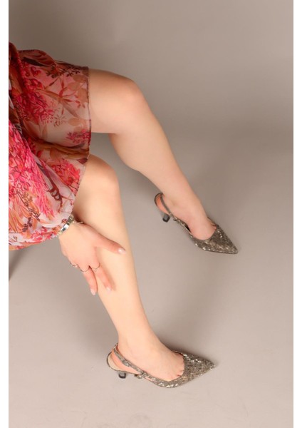 Saphire Kare Dokulu Stiletto Platin