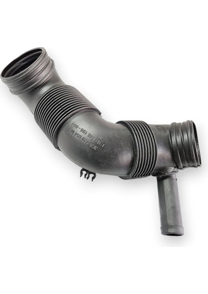 Skoda Superb 2014-2015 1.6 Dizel Hava Filtre Çıkış Borusu 3C0129654M