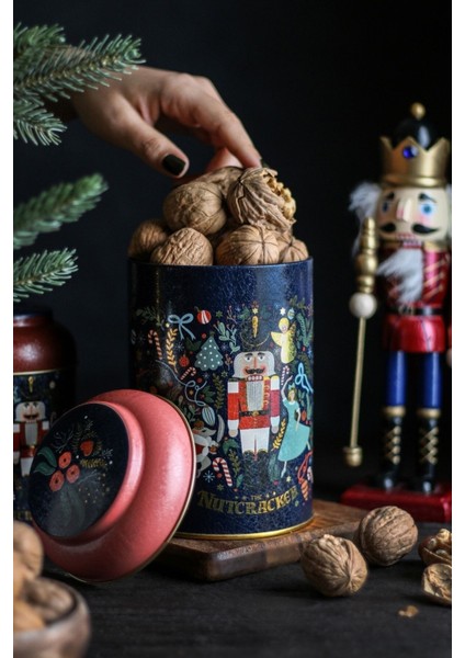 Fairytale Nutcracker Desenli Yuvarlak Metal Saklama Kabı, 10,5 x 15 Cm, 1,1 Lt