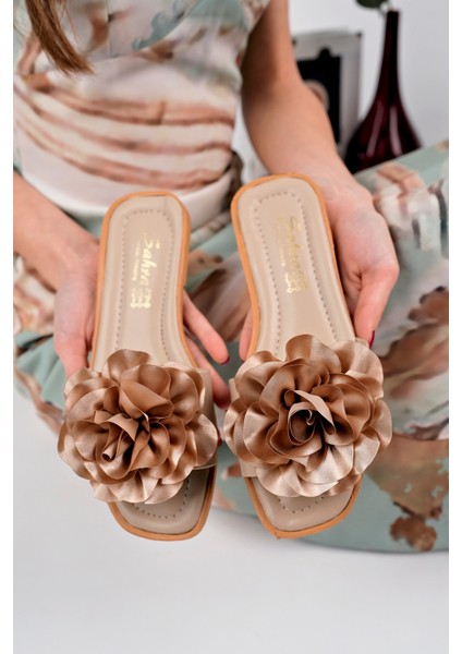 Yazlık Çiçek Detaylı Kadın Terlik Sandalet Rahat Hafif Taban