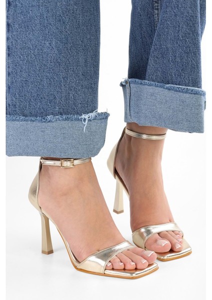 Kadın Vinetta Altın Kırışık Parlak Topuklu Ayakkabı