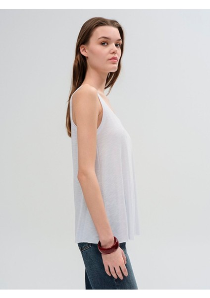 Kadın Regular Geniş Yaka Dökümlü Askılı Beyaz Atlet modelleri