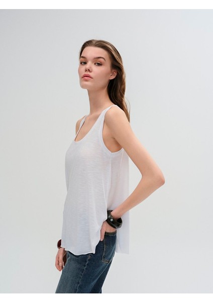 Kadın Regular Geniş Yaka Dökümlü Askılı Beyaz Atlet fırsatları