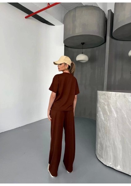 Osy Modal Yumuşak Dokulu Kumaş Kısa Kollu Bluz Rahat Pantalon Ikili Takım- Kahverengi
