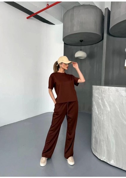 Osy Modal Yumuşak Dokulu Kumaş Kısa Kollu Bluz Rahat Pantalon Ikili Takım- Kahverengi